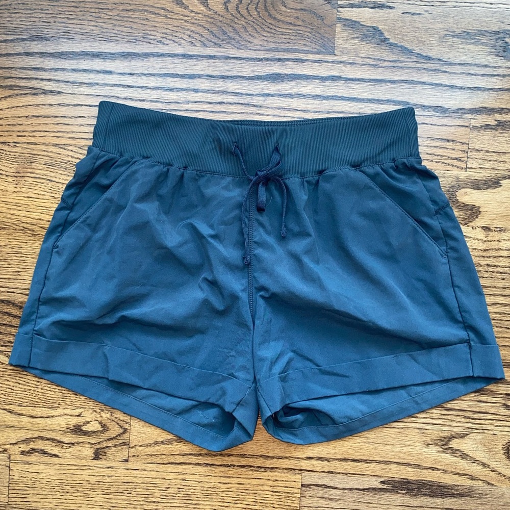 Zella Athletic Shorts in Grey